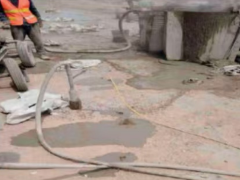 蓬江水泥混凝土路面板底注浆技术 路面脱空注浆整治方案